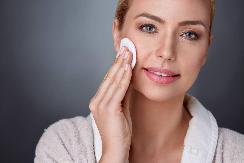 低成本脸部按摩手法，自己在家就能做！赶快一起学吧