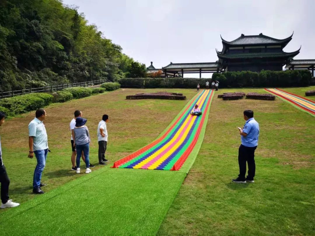 网红滑道来啦～竹海草坪架彩虹，清泉一道深氧醉
