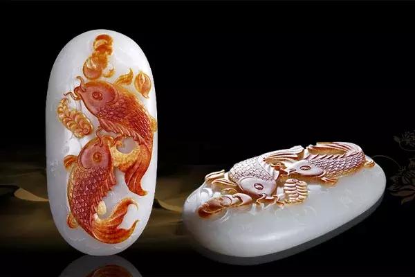 俏色羊脂美玉，美皮玉雕更美