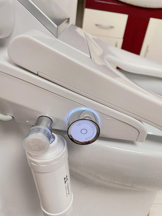 卫玺智清洁智能马桶盖：六档水温精准掌控，多重清洗人性设计