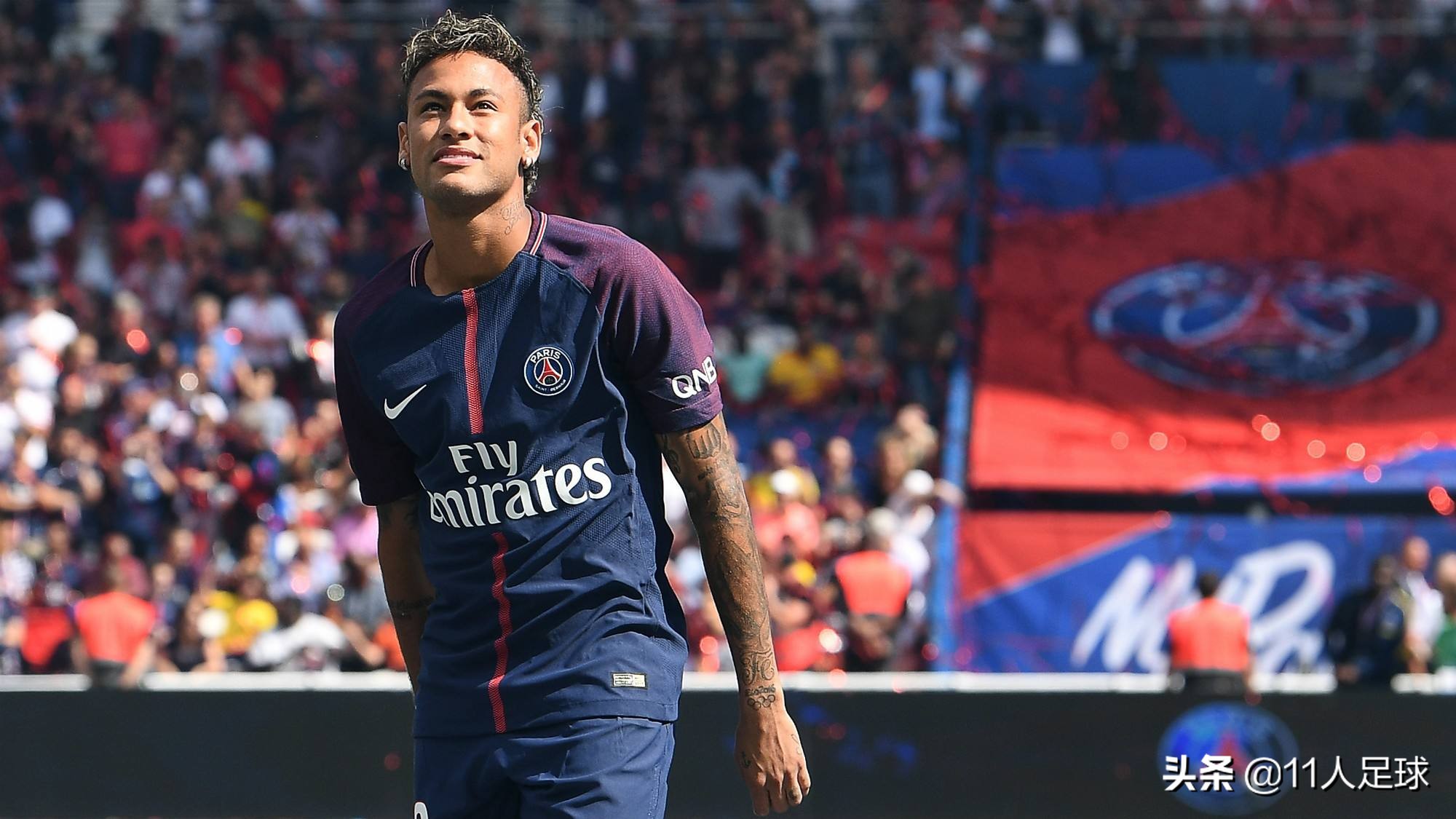 现在世界足坛年薪最高的十大球星,目前世界足坛身价最高球星