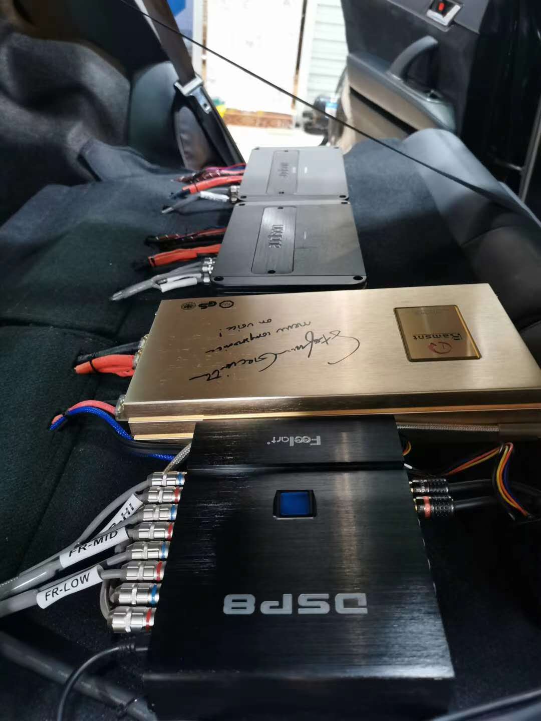 锐志改装音响多少钱,05丰田锐志原车音响