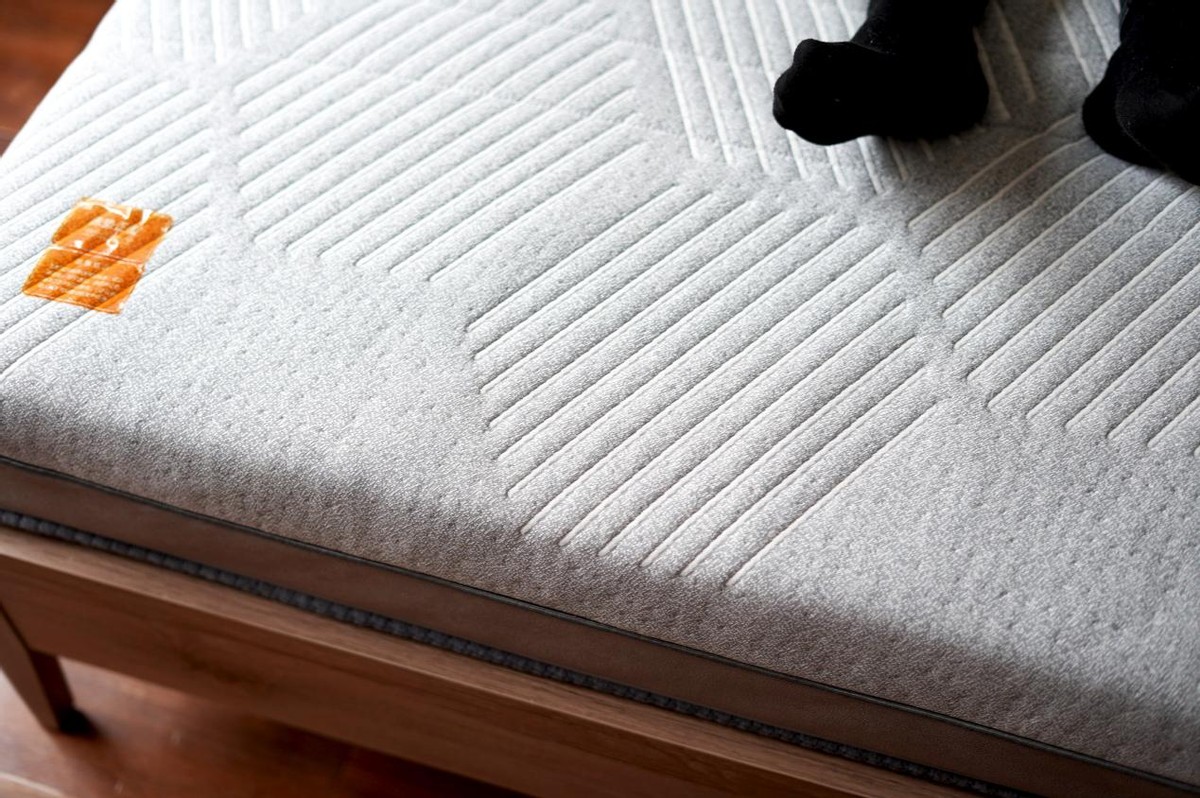 米粉亲自来验货售价两千多的8H金刚护脊乳胶床垫到底值不值