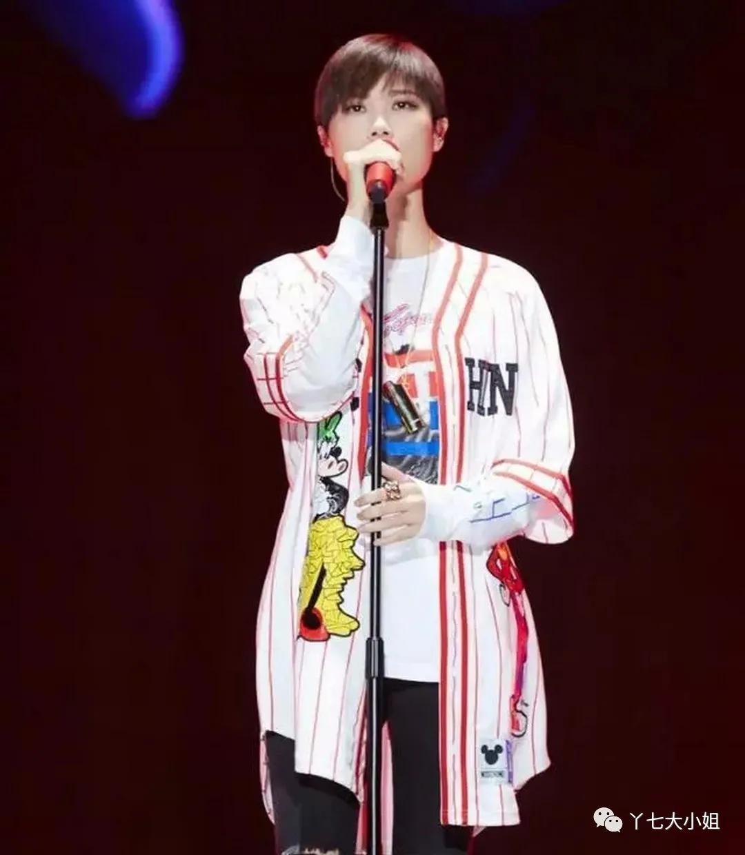 夏季衬衫和t恤叠穿方法,学t恤叠穿混搭法