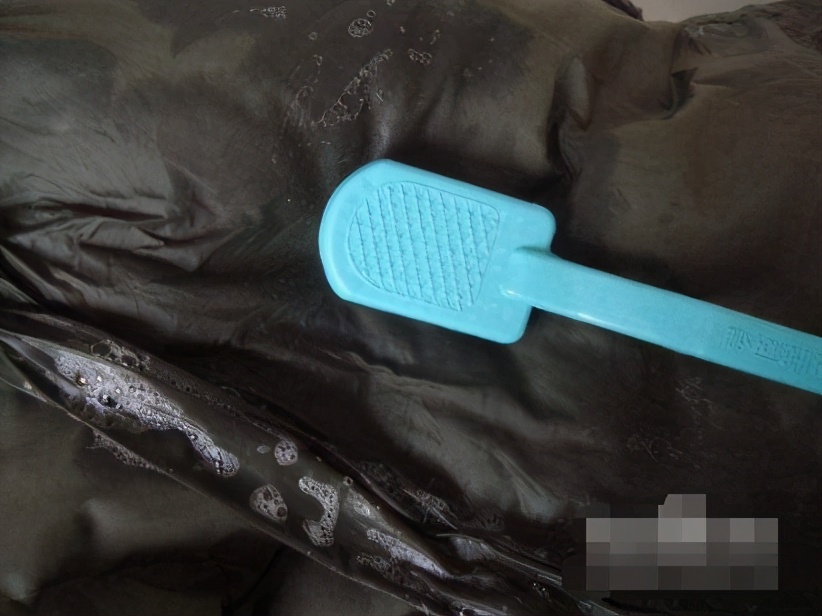 光面羽绒服发黄洗白小窍门简单,羽绒服脏了不用水洗教你一招