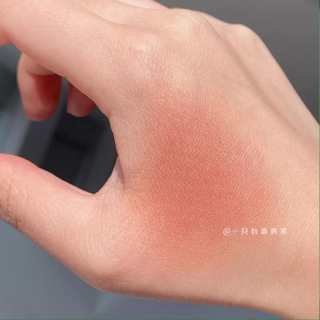 黄皮新手彩妆教程视频全集,适合黄皮的大牌彩妆推荐眼影