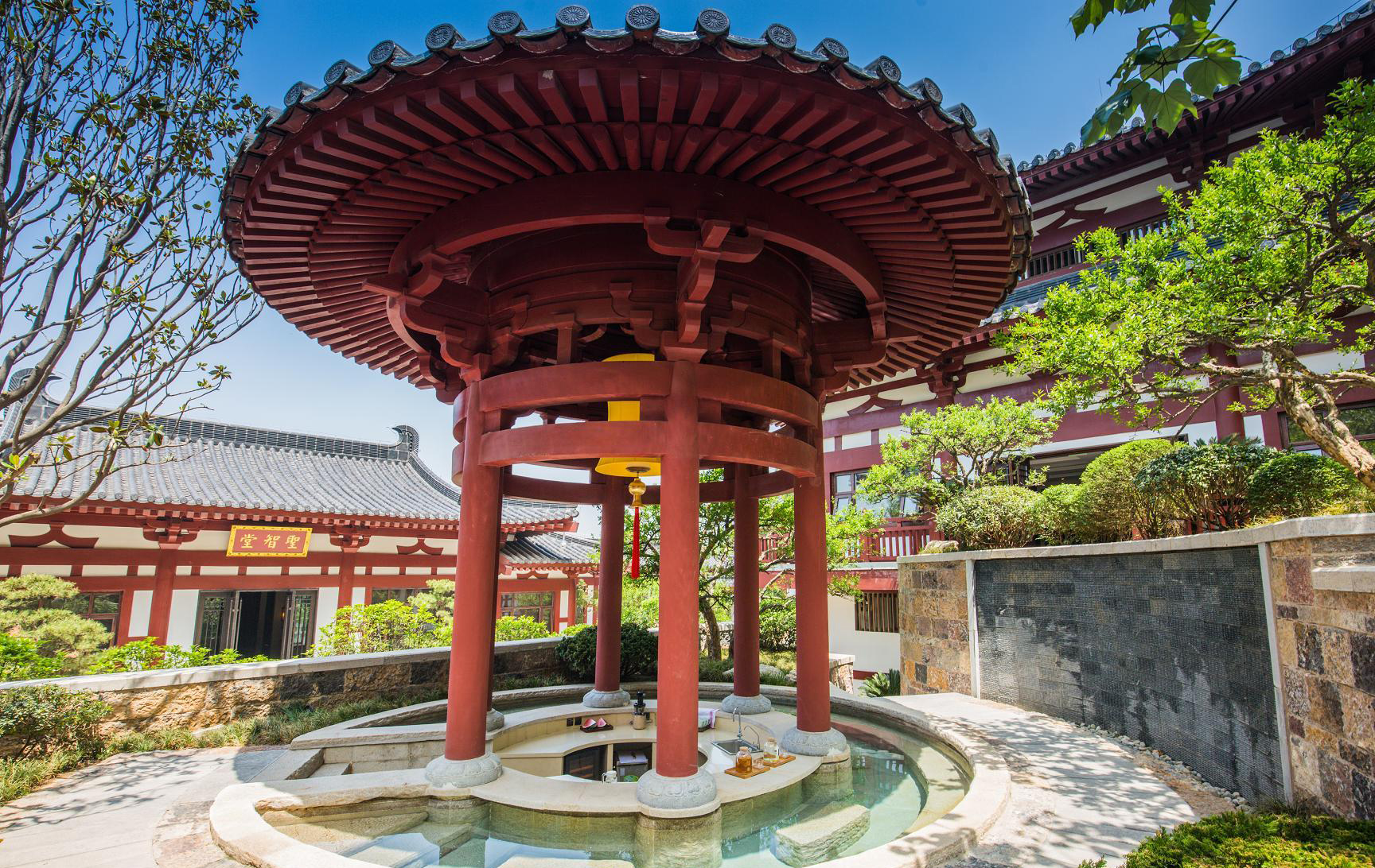 体验大唐皇室温泉沐浴的生活，享受皇宫式的温情服务