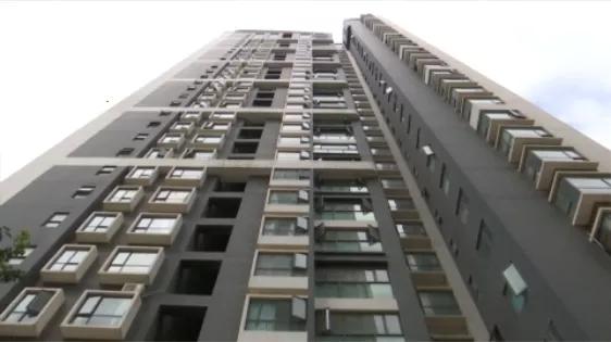 电源里进水了滋滋响,电源开关有水滴下来咋回事