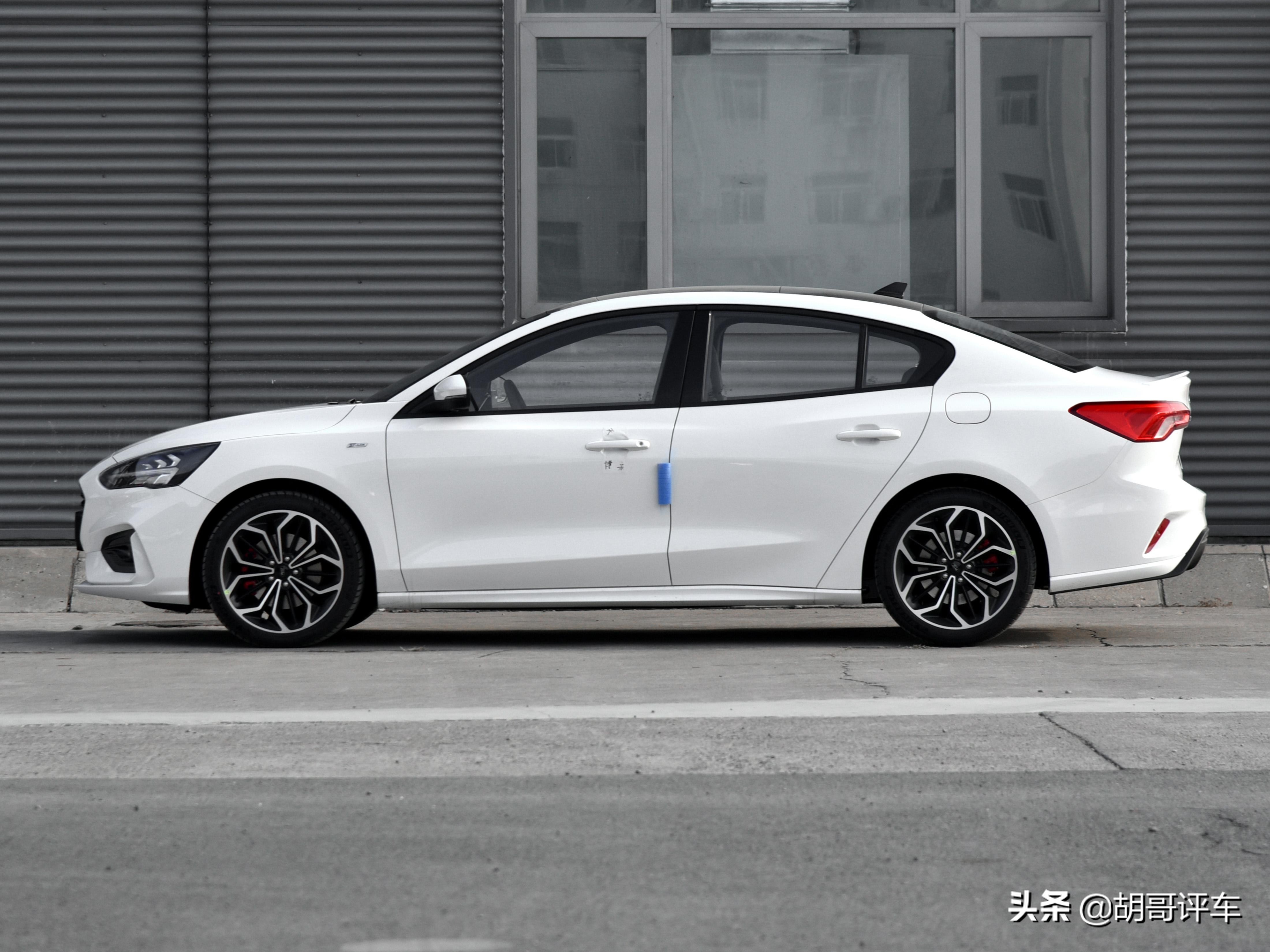 174马力,轴距达标,操控感不俗,带你看福克斯STline