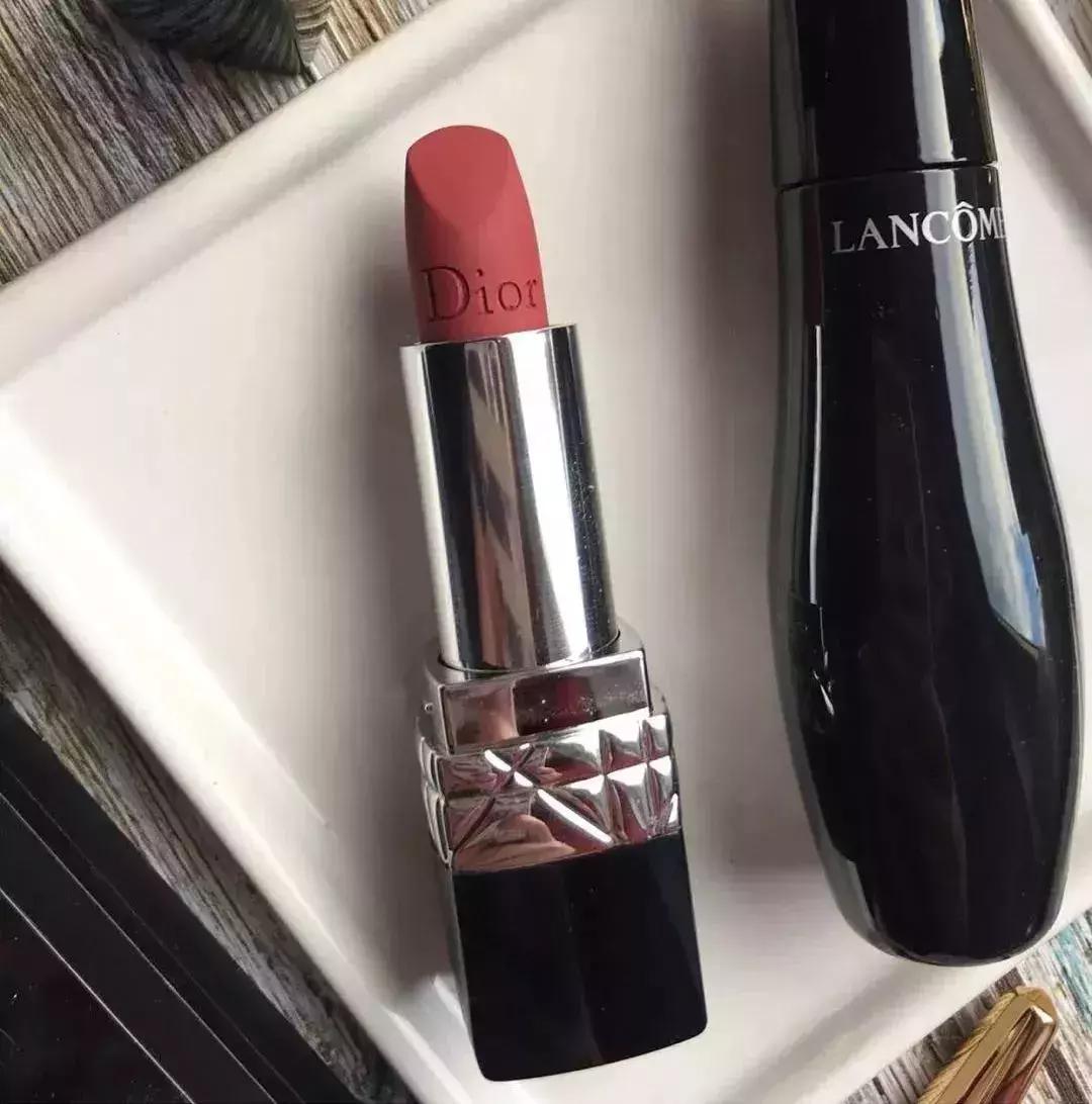 白桃乌龙口红适合黑黄皮,阿玛尼适合黑黄皮的口红