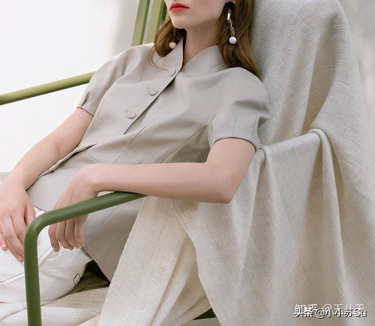 美国年轻人服装品牌,年轻人的服装品牌有哪些