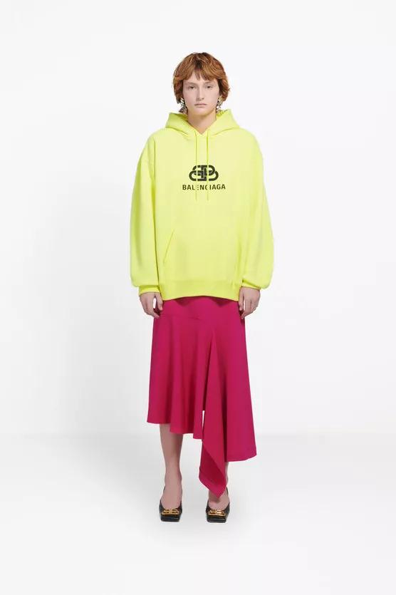 卫衣搭什么好看一点,卫衣搭什么外套显瘦