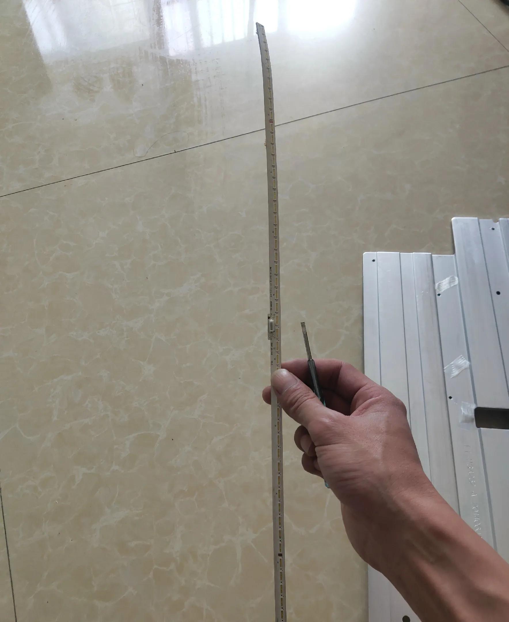 海信led32k300拆屏换灯条方法,海信led42h130灯条更换