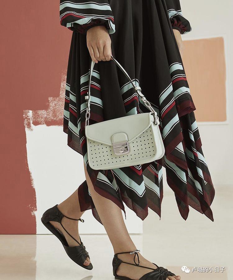 最有权势的德国总理天天背的千元包，这个法国的品牌到底多好用