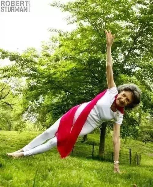 世界最小年龄的瑜伽教练,世界最年长瑜伽老师