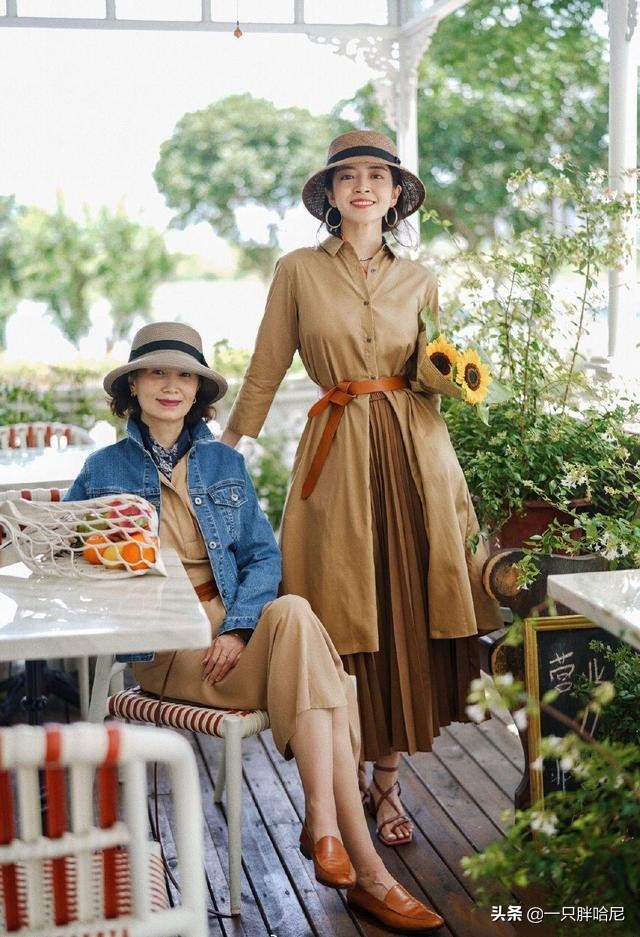 买了“奶奶鞋”却不会穿?看三木妈妈亲身示范,上班、日常都适合