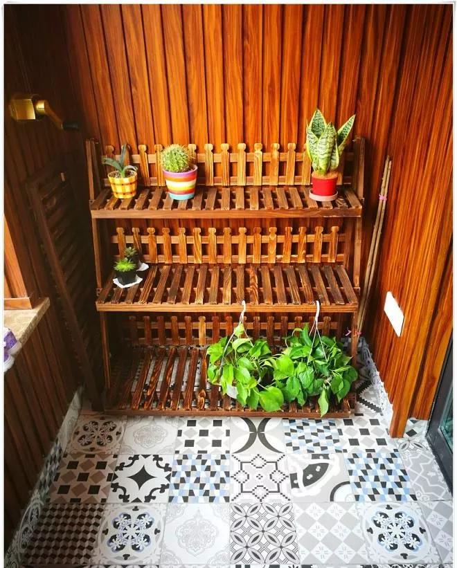 阳台贴什么样的瓷砖好看,没想到瓷砖上面铺地板也这么好看