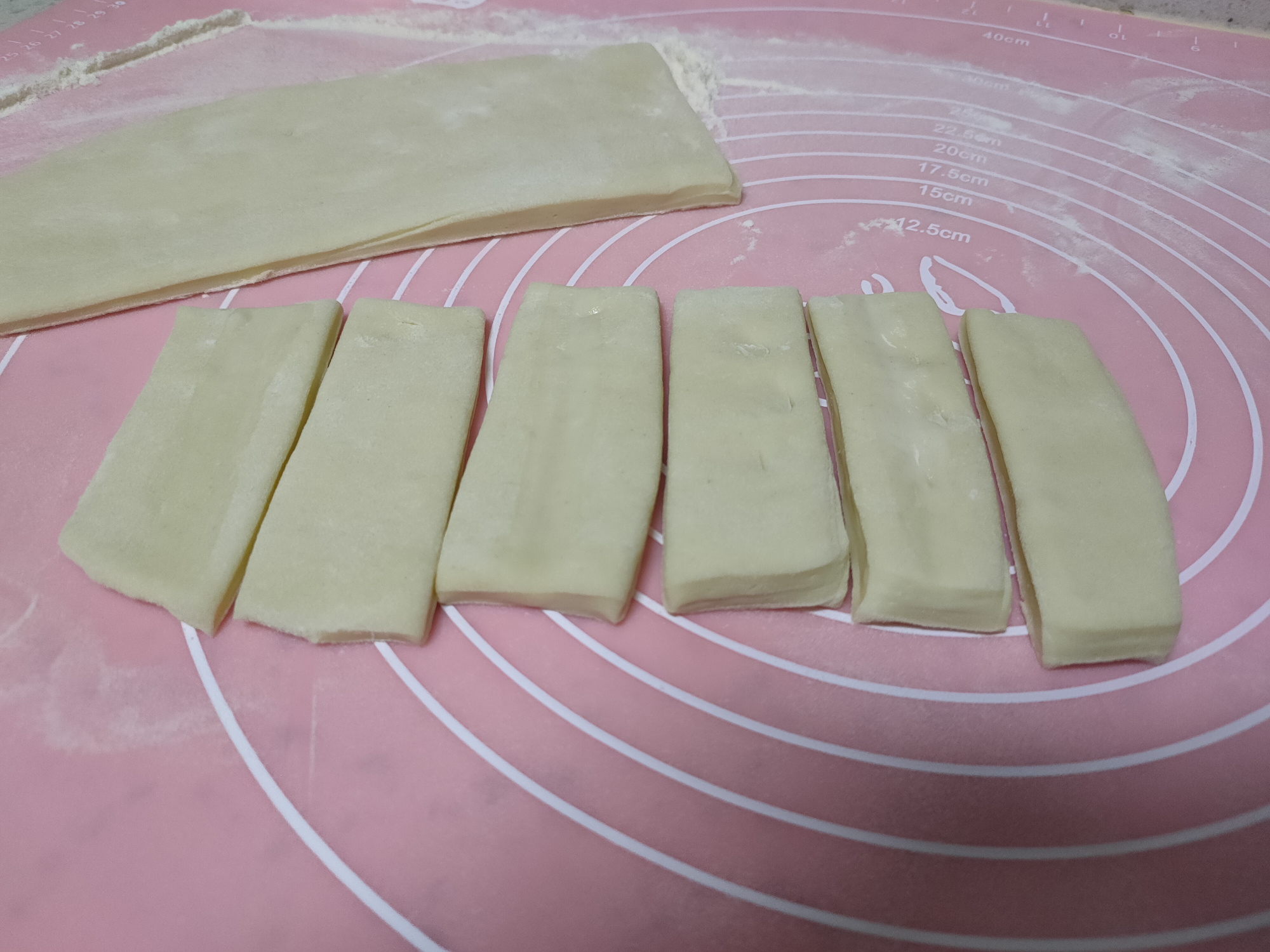 泡打粉炸油条的技巧和配方酥脆,油条怎么炸又酥又脆不用泡打粉