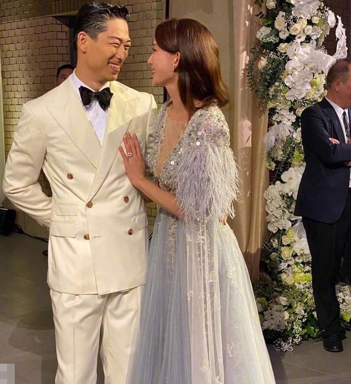 林志玲将与老公合体首秀,48岁林志玲穿结婚时礼服出席活动