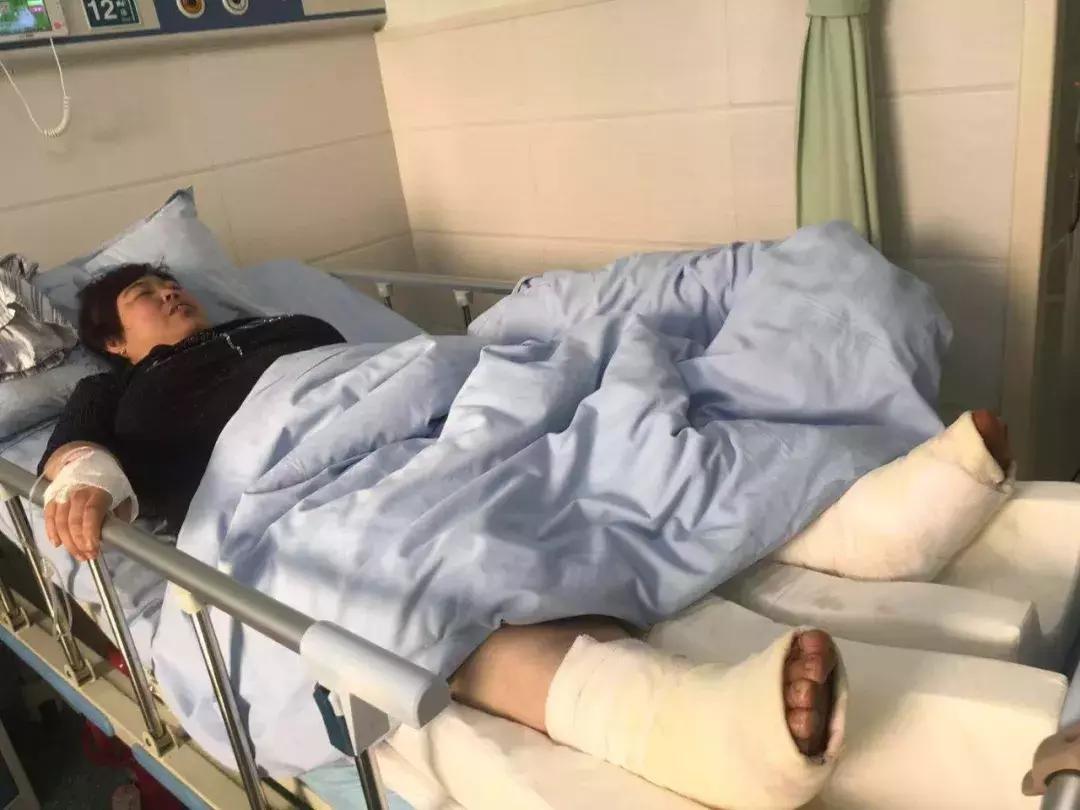 突发！济南供热管道爆裂