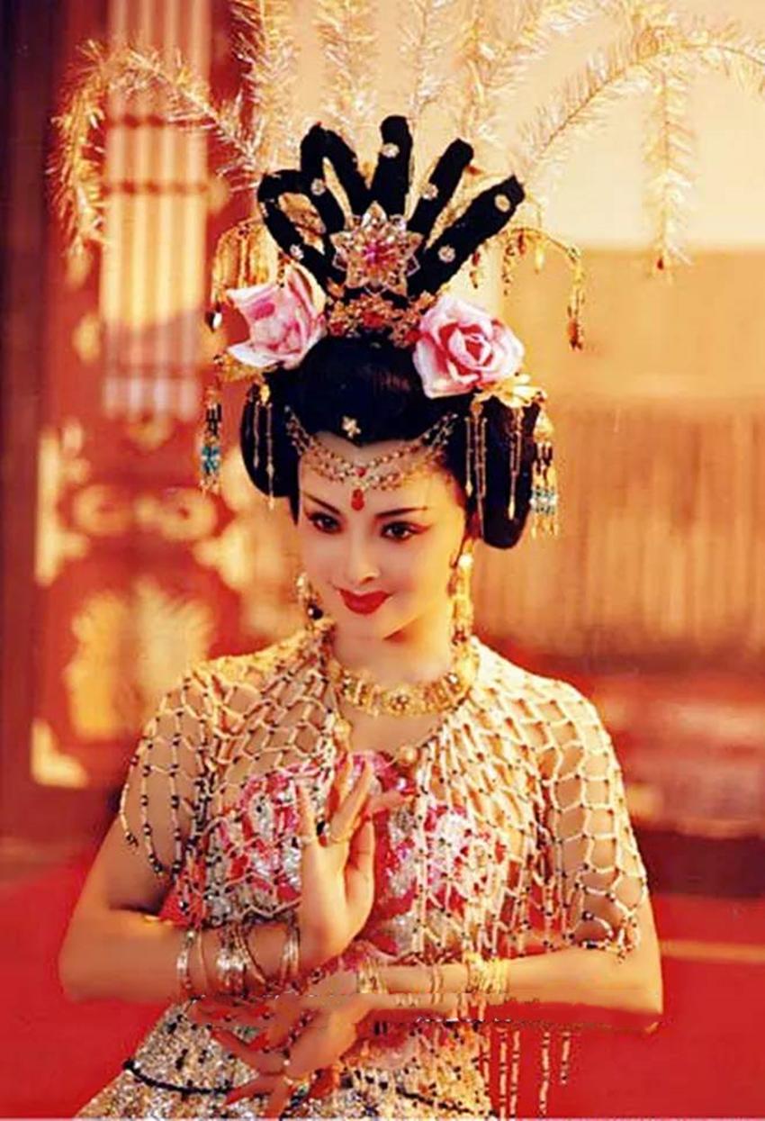 杨玉环应该为唐朝的灭亡负责吗,唐朝灭亡的原因会归咎到杨玉环吗