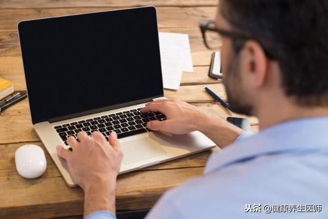 颈椎疼脖子僵硬简单锻炼动作,颈椎疼缓解动作操