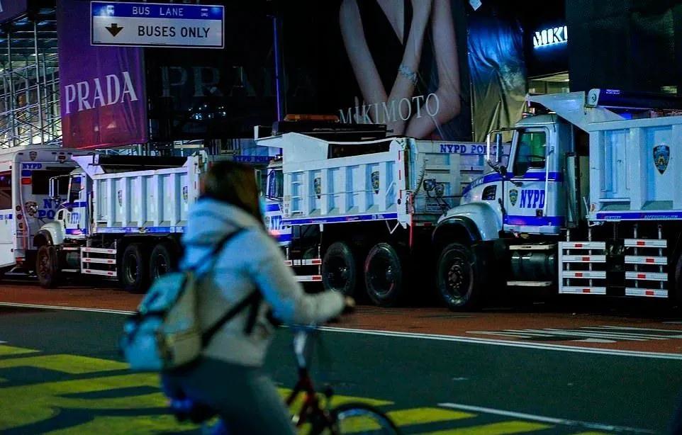 特朗普为三任美女老婆买大钻戒,可比竞选总统“认真”多了