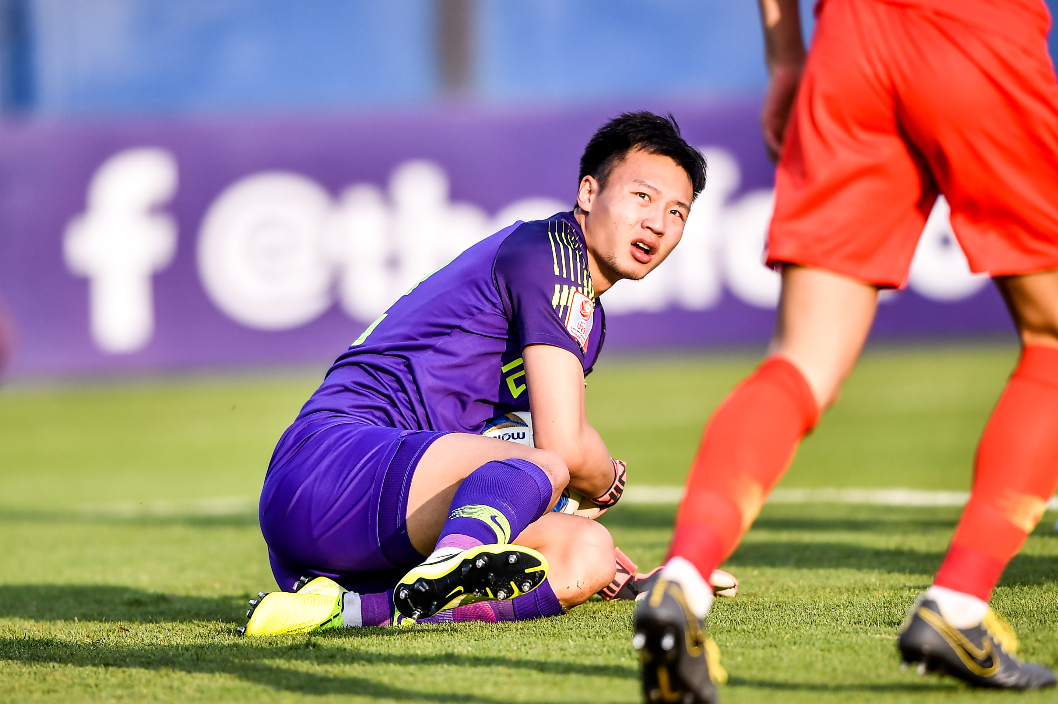 上港守门员颜骏凌,上港门将进球