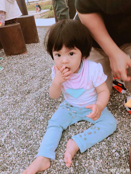 宝宝老捡乱七八糟的东西吃怎么办,宝宝总喜欢捡地上脏东西怎么办