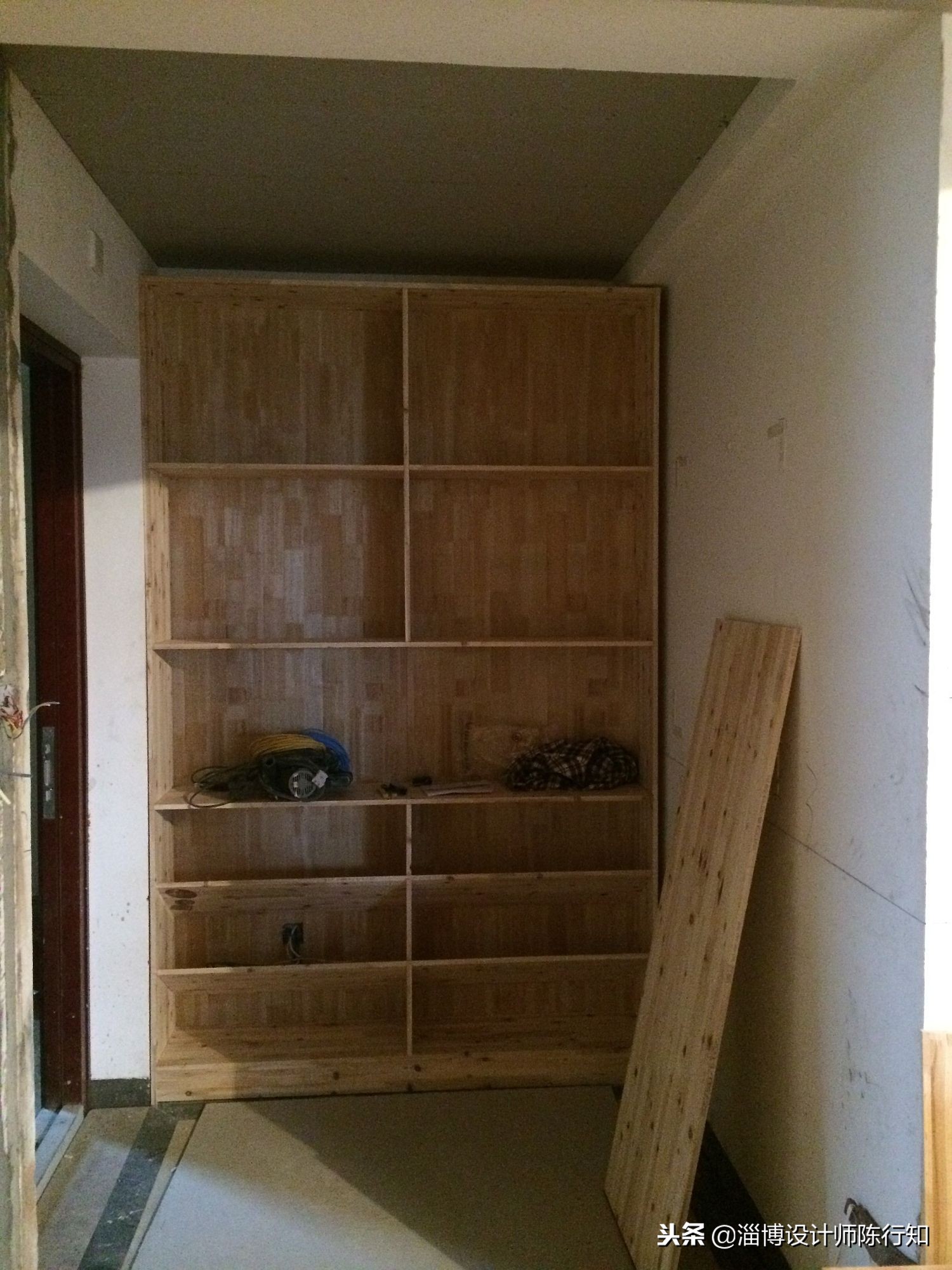 做柜子用颗粒板还是多层实木板好,家装颗粒板多层木工板哪个好