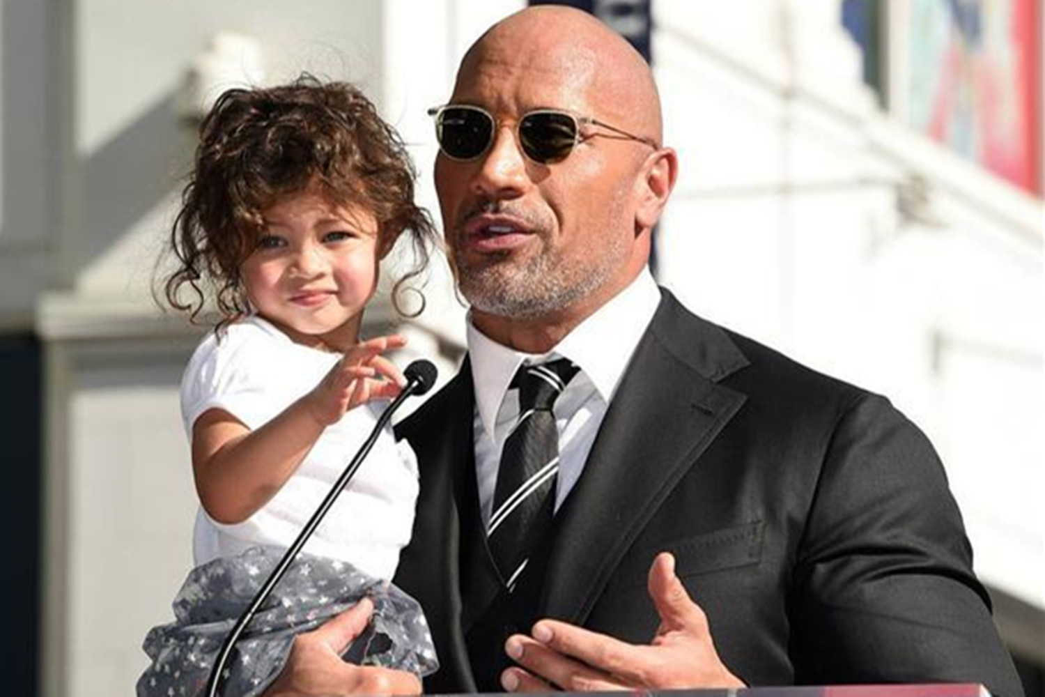 强森的两个女儿,强森大女儿和小女儿