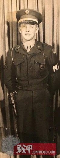 空军宪兵第四部分：安全部队制服配饰中的特色元素