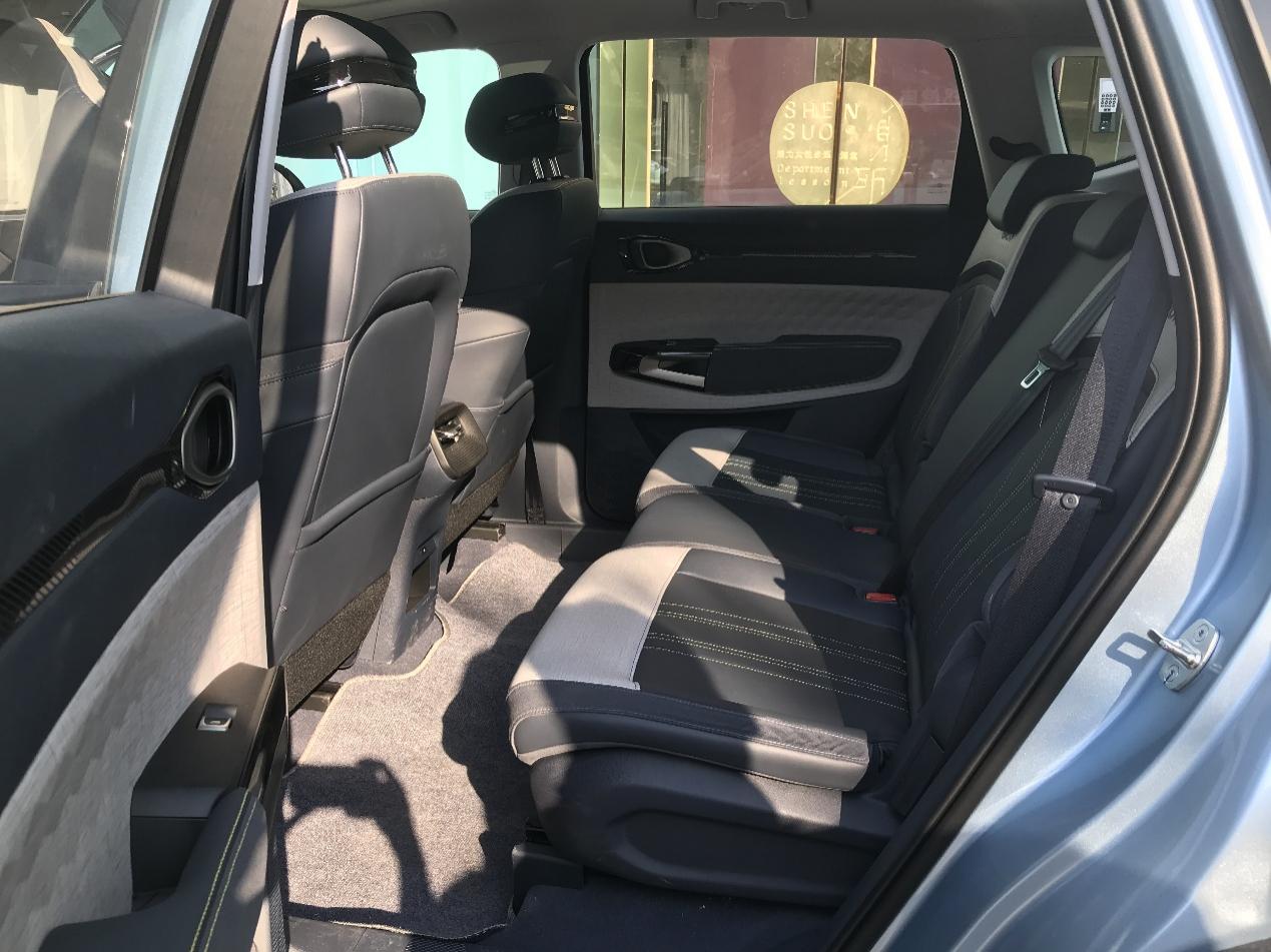 习惯了微信秒回的你该配一台怎样的家用车？RM-5语音发微信了解下