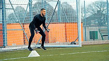 门将必会的三种接球技巧