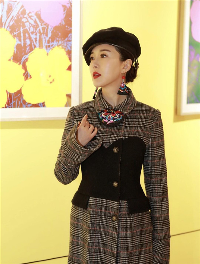 发量少穿大衣怎么扎头发,冬天衣服厚头发怎么扎温柔简单