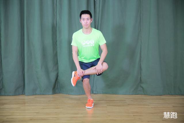 5公里跑后拉伸动作,跑后拉伸详细教程
