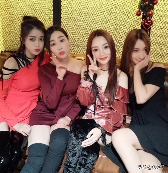 李小璐为好友庆生,李小璐甜蜜生日