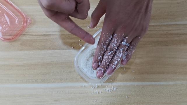 切了辣椒手上很辣怎么处理,切完辣椒手火辣火辣的怎么治疗