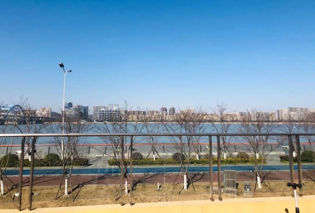 落寞！曾风靡杭州的“国际滨”一线江景房，如今许多只能卖4万+