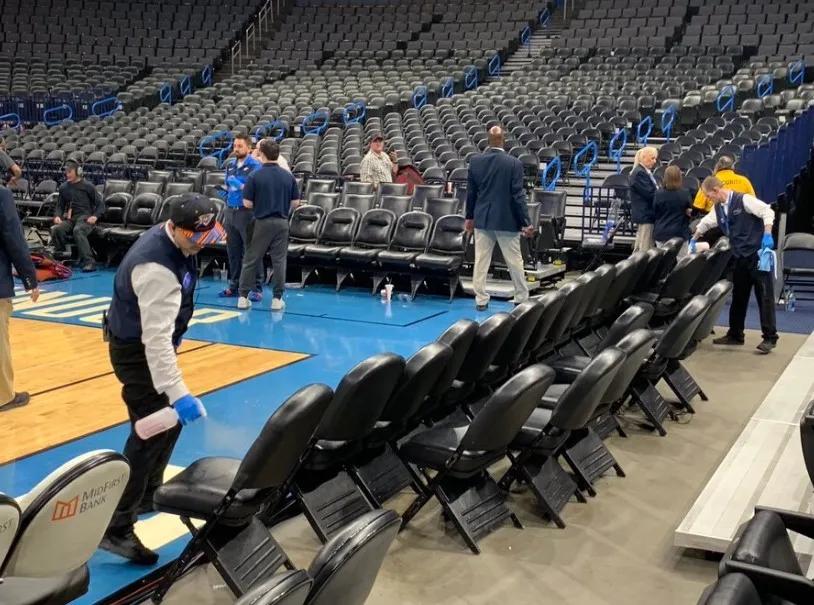 疫情爆发，NBA无限期停赛，詹姆斯直呼取消2020