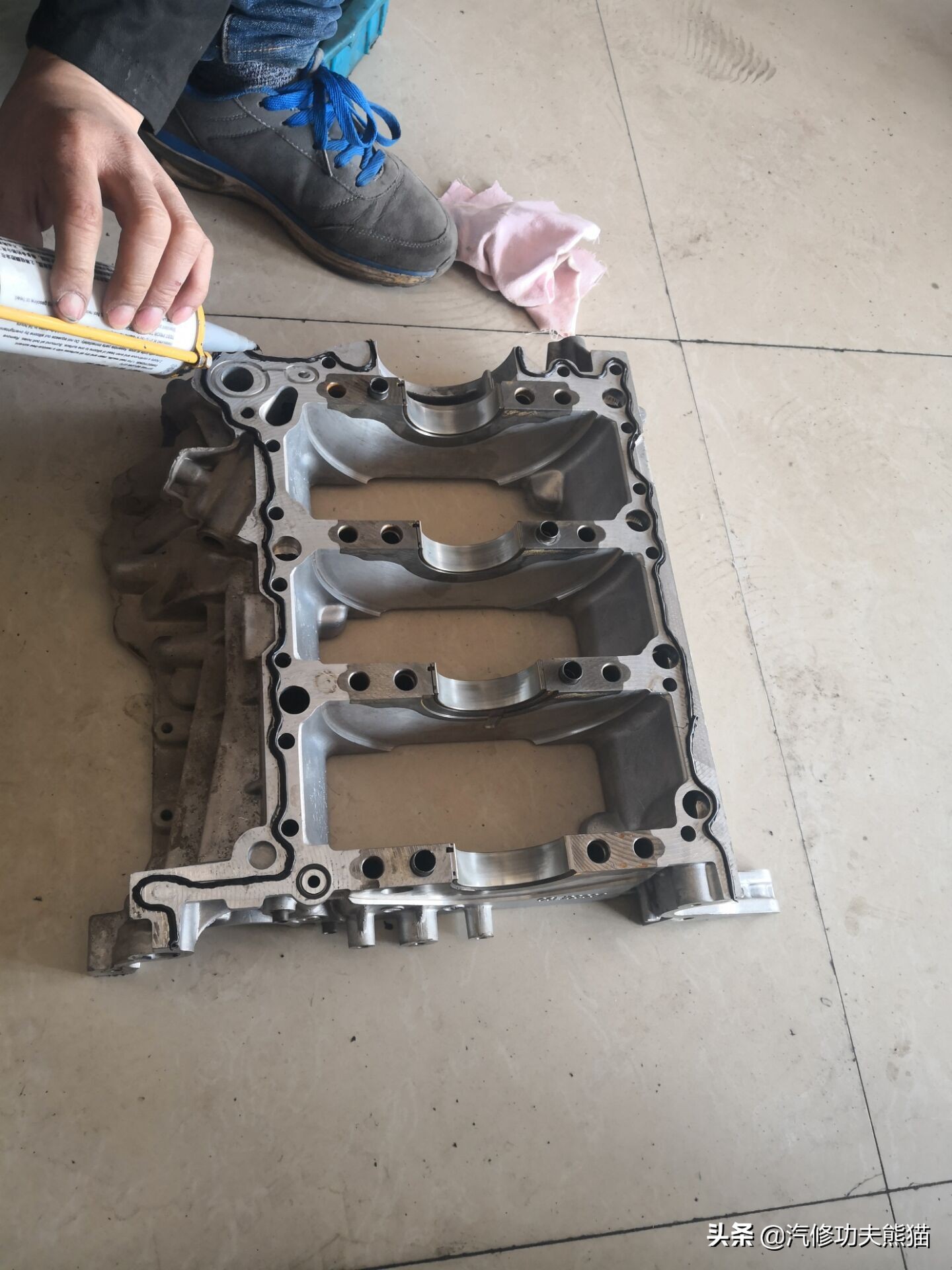 16款奥迪a6l2.5自吸发动机漏油,奥迪a6l2.4免拆烧机油处理靠谱吗