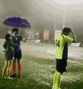 终于下班了搞笑gif图片,搞笑gif上班的时候打瞌睡尴尬了吧