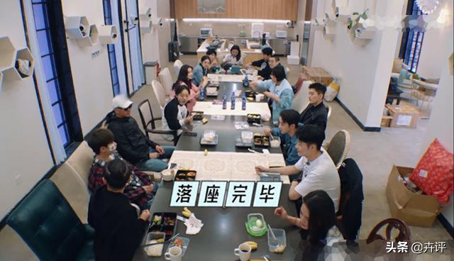 吴昕带货开肩衣服,一件t恤才400