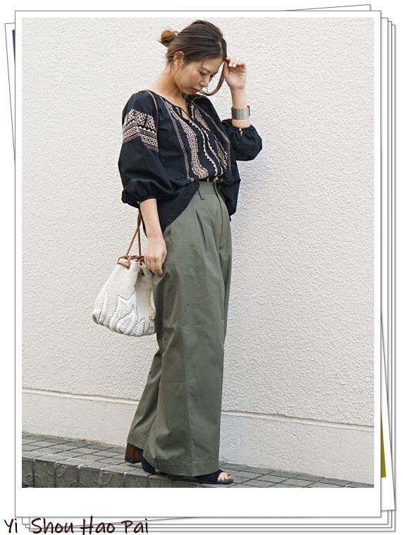 夏天绿色短袖阔腿裤套装配的凉鞋,黑色阔腿裤配绿色碎花上衣好看吗