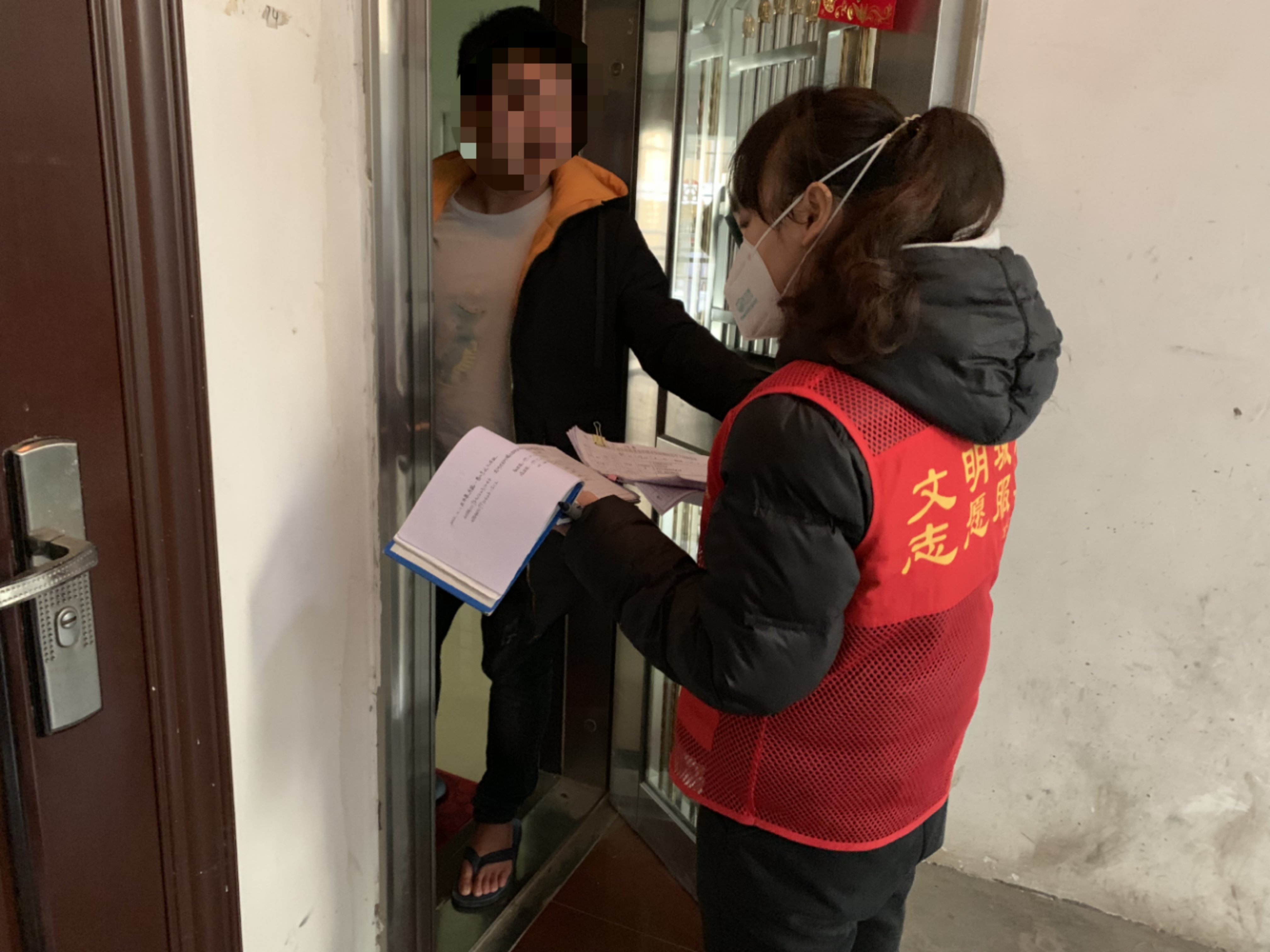 疫情防控志愿者在行动抗击疫情,疫情防控党员志愿者冲锋在前