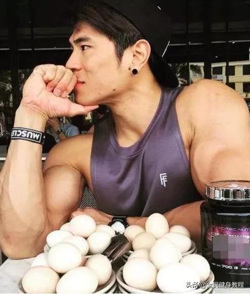 健身吃鸡蛋白好还是鸡胸肉好,吃鸡胸肉合适还是喝蛋白粉合适