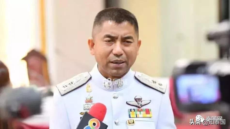 *弹子**警告!素拉切的车,在路边被枪手打成了马蜂窝……