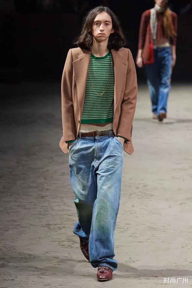 染绿涂污做旧剪烂，破烂版竟比原版还贵？品牌在偷笑