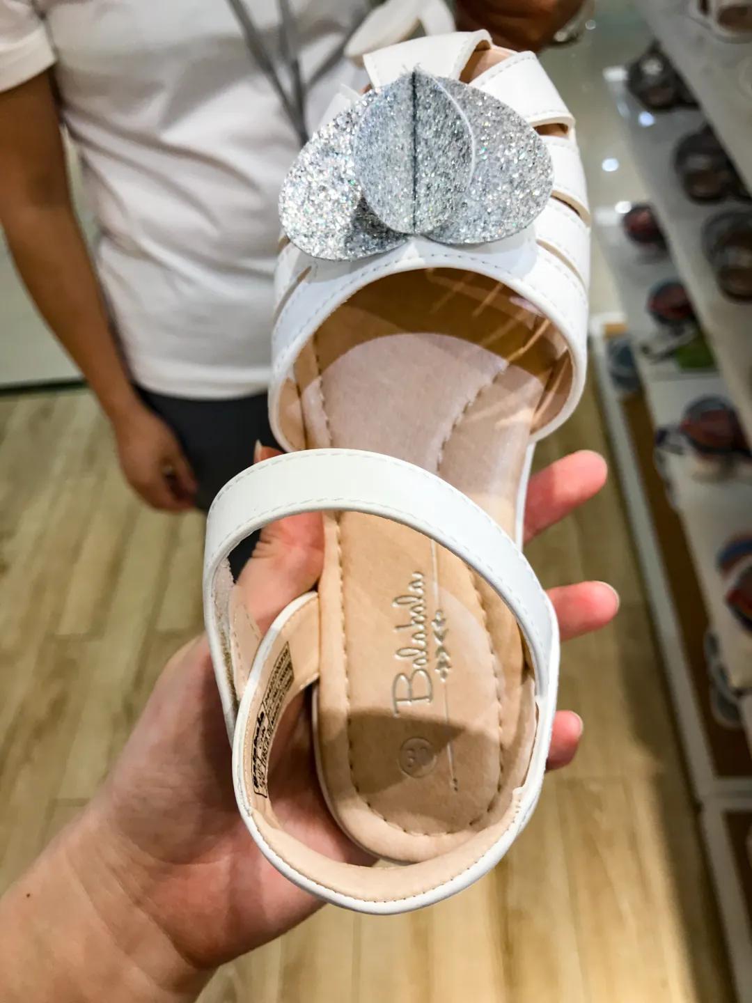 儿童穿哪种凉鞋比较好测评,关爱宝宝从脚开始