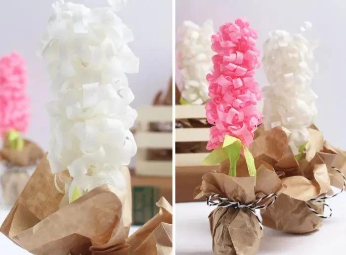 用手工纸做出来的花型装饰,软皱纹纸手工花